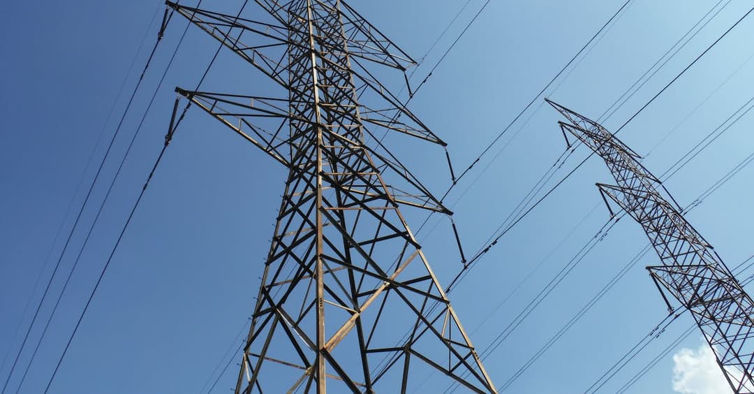 Linia niskiego napięcia - ile kilowoltów? Odpowiedzi i porady dla zaintrygowanych