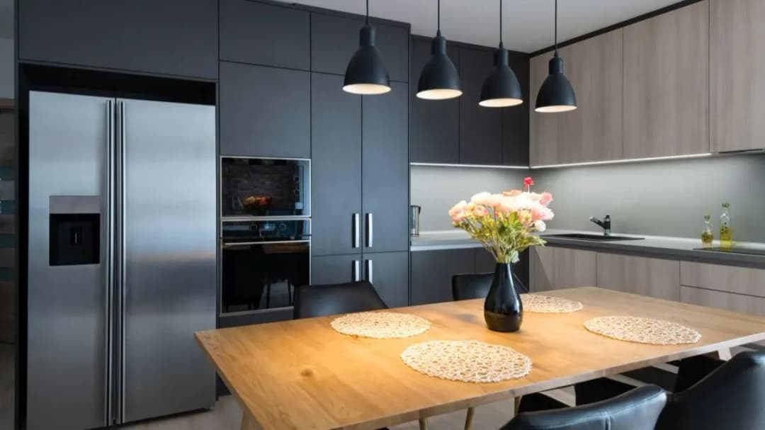 Skuteczne sposoby jak myć meble kuchenne matowe: 5 bezpiecznych metod